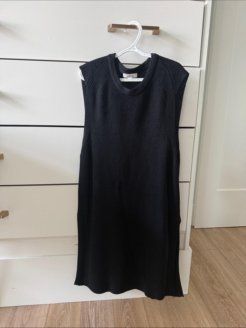 Wilfred Sleeveless Black Knit sleeveless sweater
